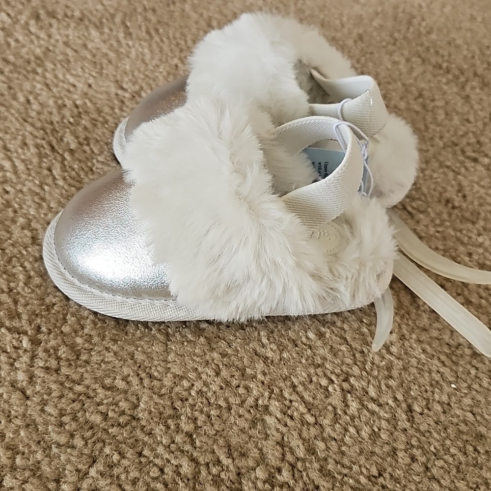 Cat & Jack Toddler Lila Slippers Silver Metallic Size 5/6 - Picture 3 of 5